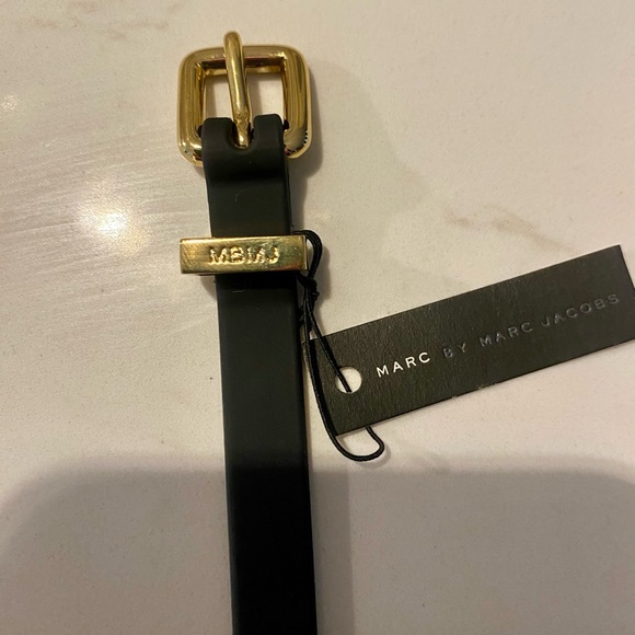 MARC JACOBS Black Rubber Bracelet with Gold Buckle | NWT | MSRP $78 - Picture 6 of 7